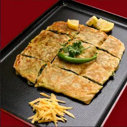 Vegetable Mutabbaq with Cheddar Cheese