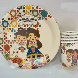 صحون وكاسات عيد سعيد مزخرف