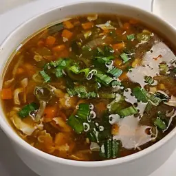 شوربة حارة وحامضة غير نباتية