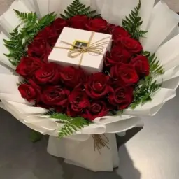 بوكية ورد أحمر مع شوكولاتة
