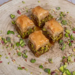 بقلاوة فستق حبة صغير