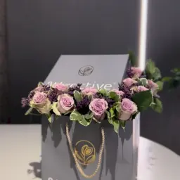 شوكولاتة مع ورد جوري طبيعي
