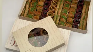 علبة بقلاوة مشكلة شرقية (نصف كيلو)
