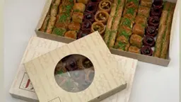 علبة بقلاوة مشكلة شرقية (نصف كيلو)