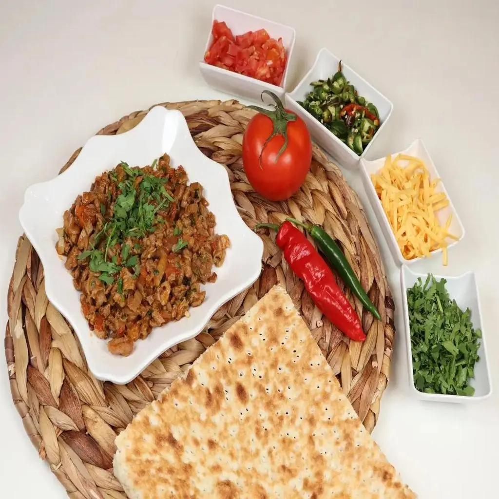 لحم مقلقل مع الجبن