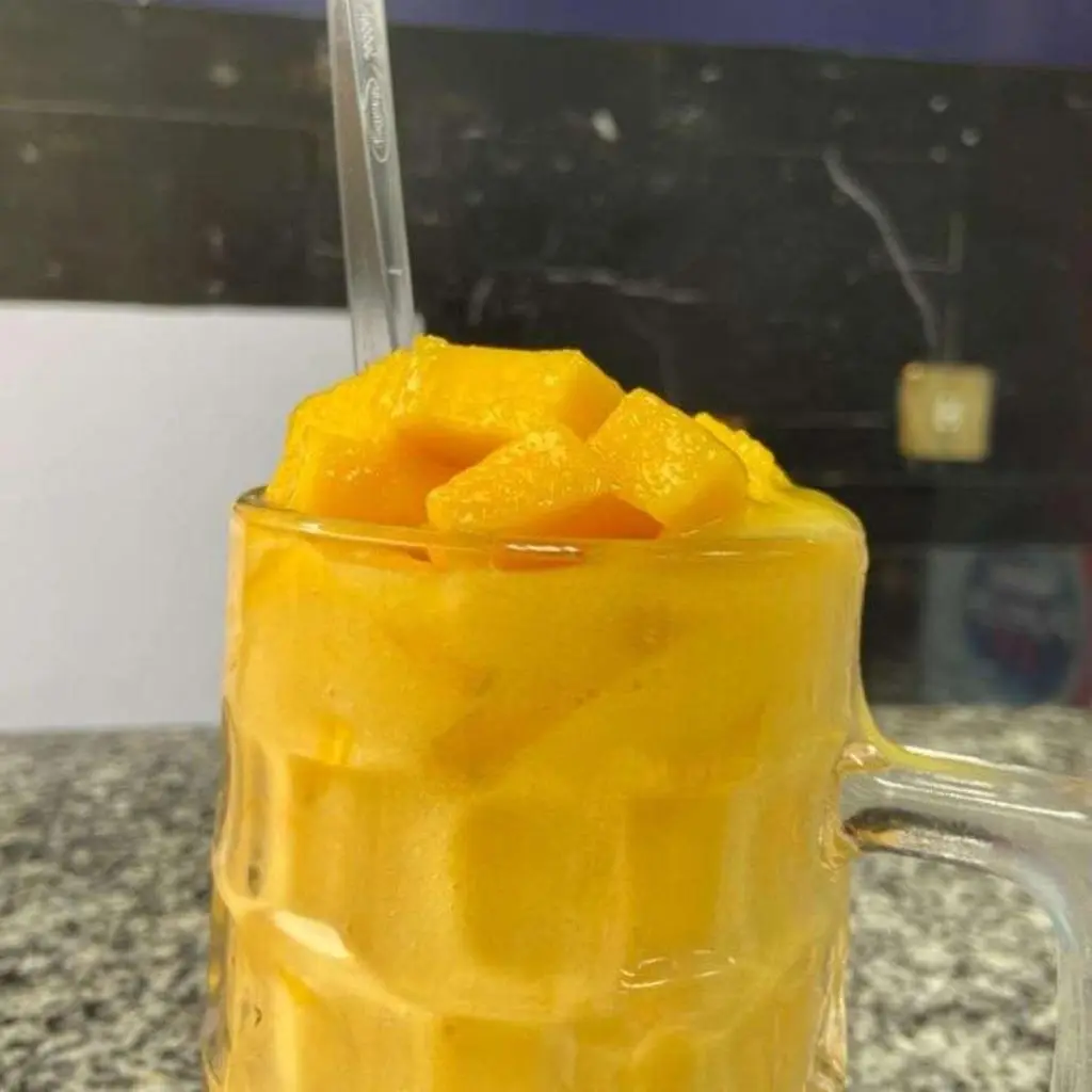 Mango Shaqaf with Fruit Pieces
