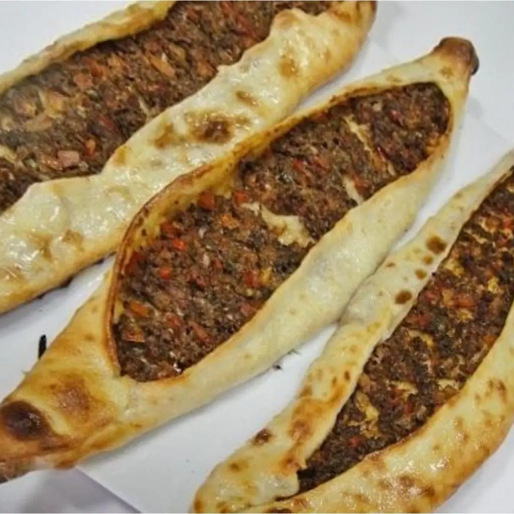 فطيرة لبنة ولحم وجبن