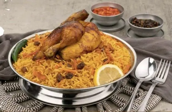 بخارى دجاج مع رز (نصف حبة)