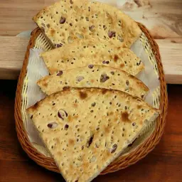 Tamis Bread With Onions