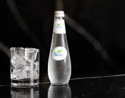 مياه معدنية صغيرة