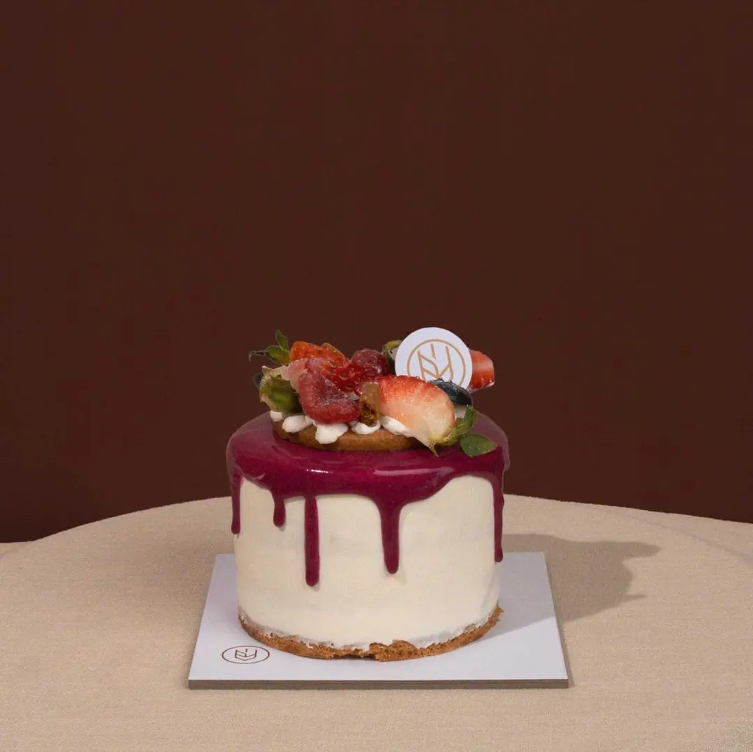 Small Crunchy Mix Berry Cake