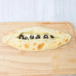 فطيرة جبن بالزيتون