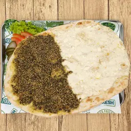 منقوشة ميكس زعتر ولبنة