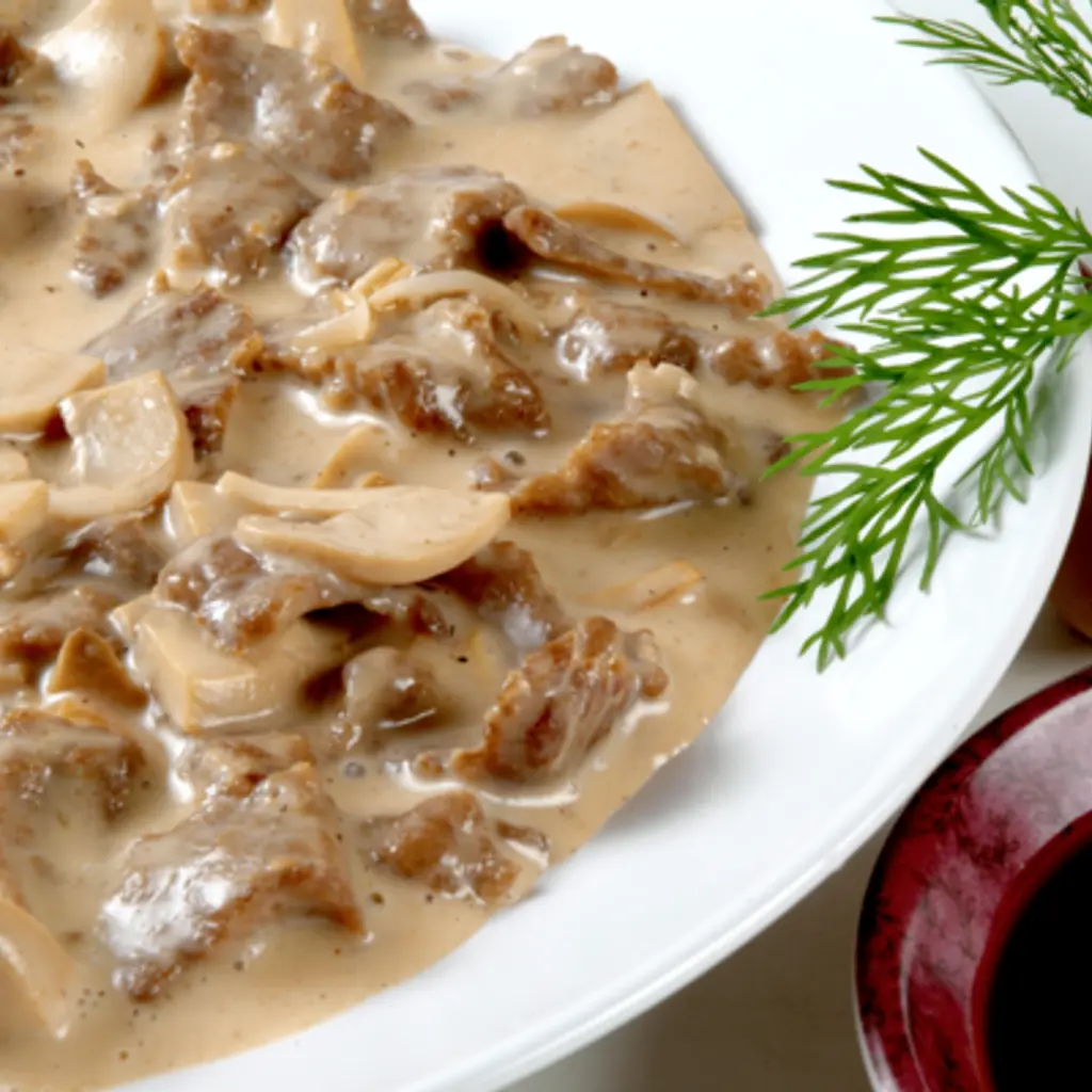لحم بالفطر