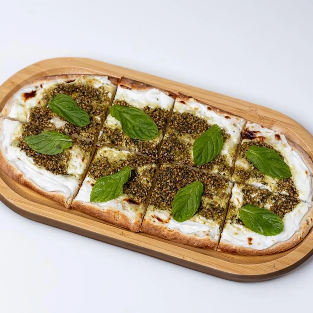 خبزة زعتر ولبنة