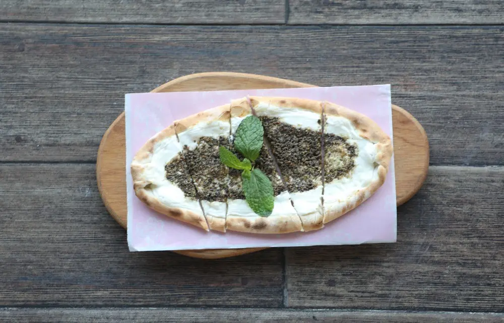 فطيرة لبنة بالزعتر