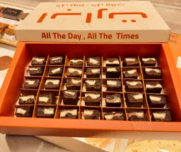 Sweet Box (Kinder Brownies 35 Pcs)