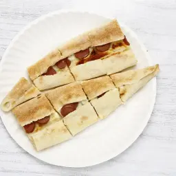 فطيرة نقانق الدجاج