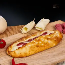 فطيرة نقانق جبن