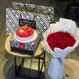 باقة ورد مع كيك 2