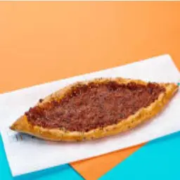 فطيرة نقانق وجبن