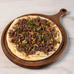 دنوشة باللحم والصنوبر البلدي