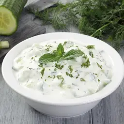 سلطة لبن