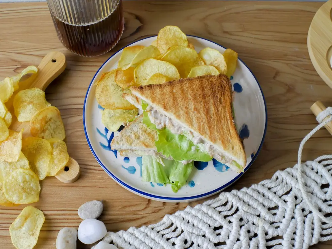 Tuna sandwich