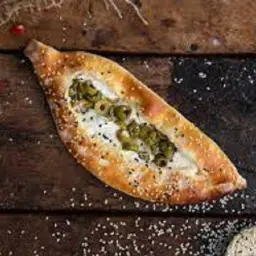 معجنات لبنة بالزيتون