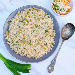 أرز مقلي بالخضار