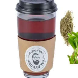 كوب زجاج شاي مع الوزاب