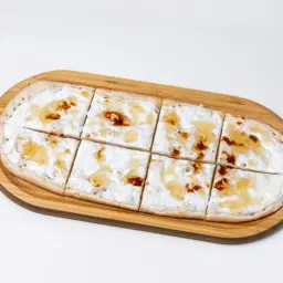 خبزة لبنة وعسل