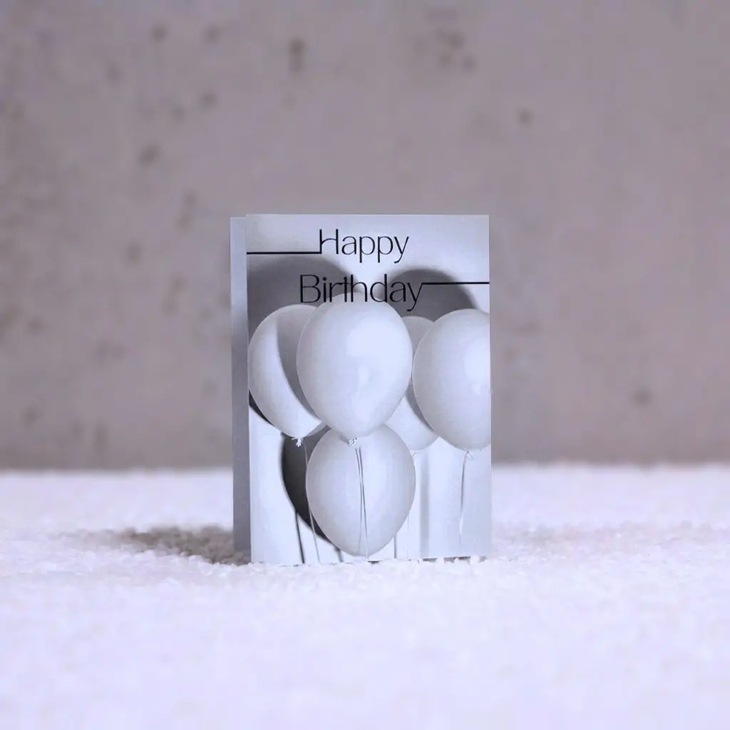 بطاقة عيد ميلاد بتصميم بالونات