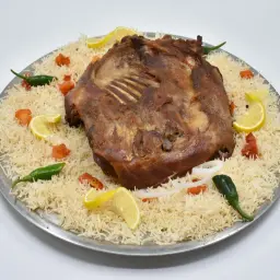صحن لحم مع رز مندي حساوي الحرمين