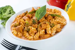 باستا قطع دجاج حمرا