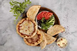 ميني مناقيش سجق وجبنة