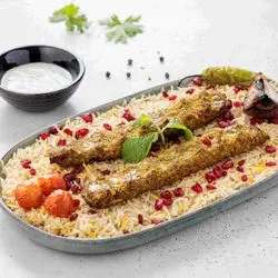 أرز الزرشك مع تشيلو كباب ولبن بالنعناع