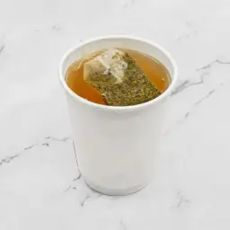 كوب شاي اخضر بالنعناع