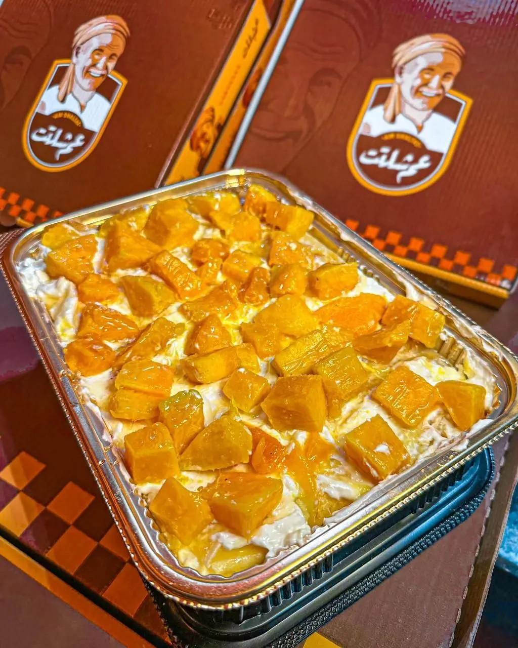 Mango pie with cream
