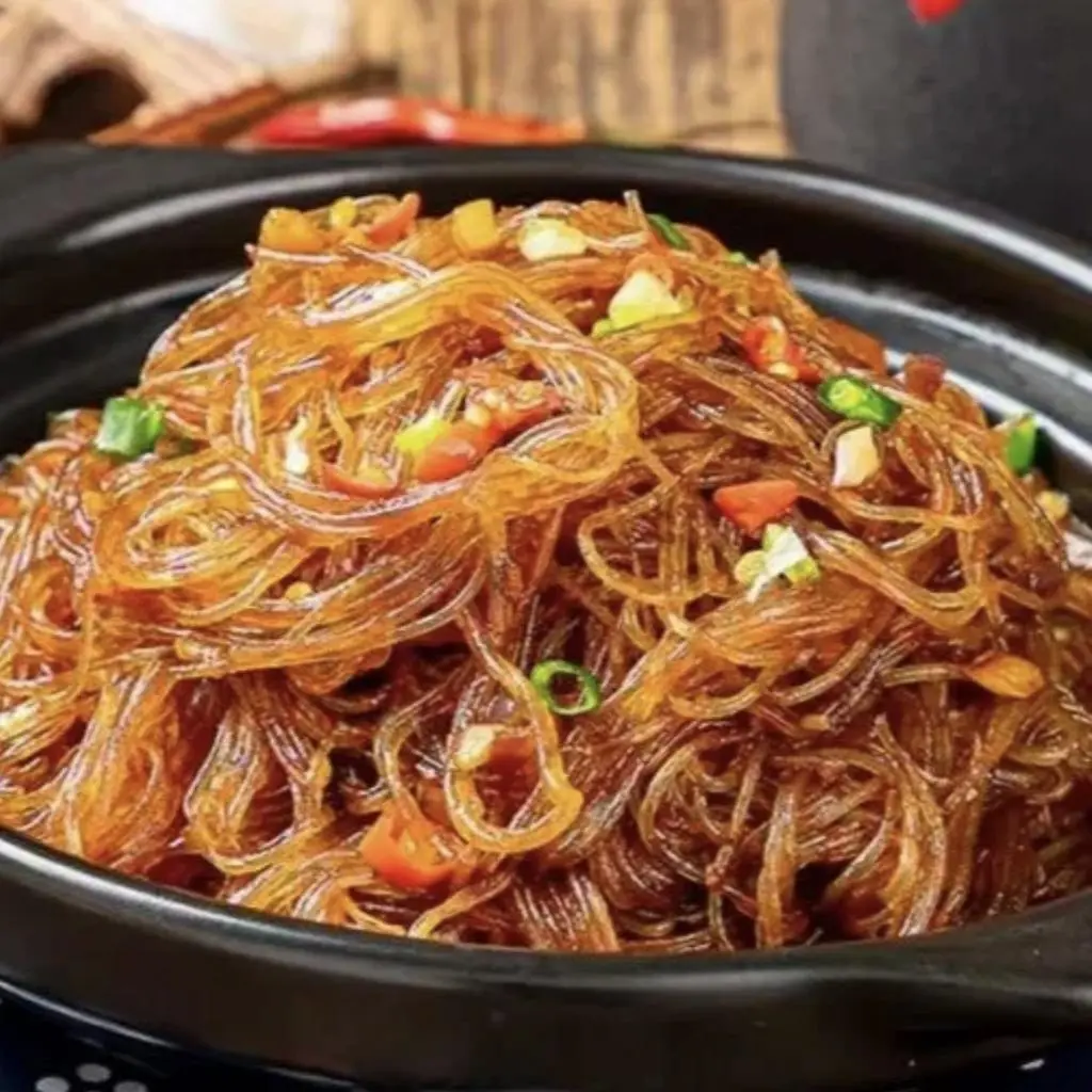 مأكولات بحرية مطهية مع نودلز الأرز