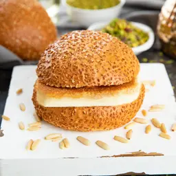 كعك كنافة جبن عكاوي لبنانية