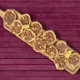 ميني مناقيش لحمة بالعجين
