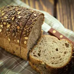 خبز متعدد الحبوب إضافي
