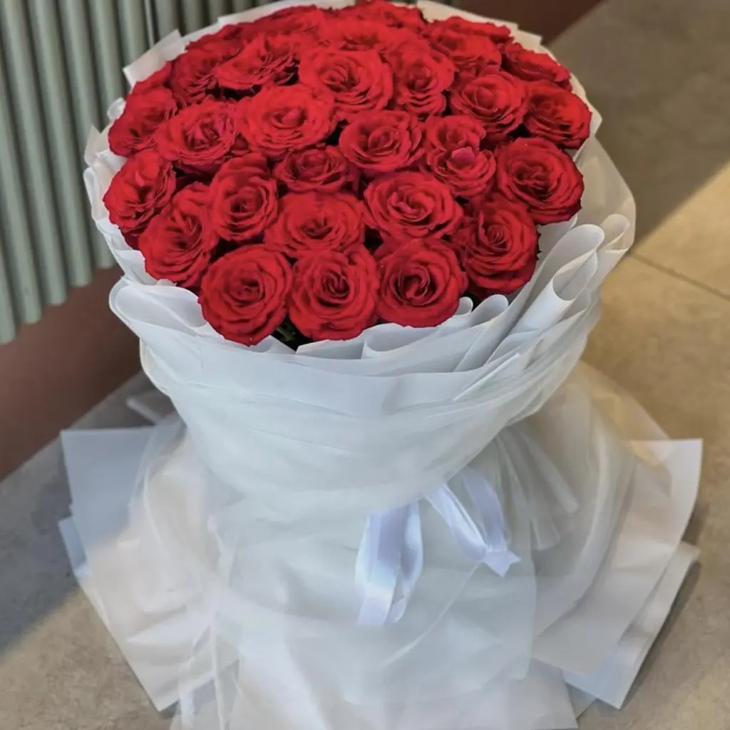 بوكيه ورد جوري أحمر طبيعي
