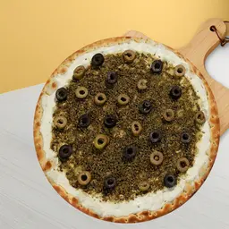 لبنة بالزعتر والزيتون