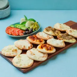 Mini Manakish Box Mix (Your Choice)