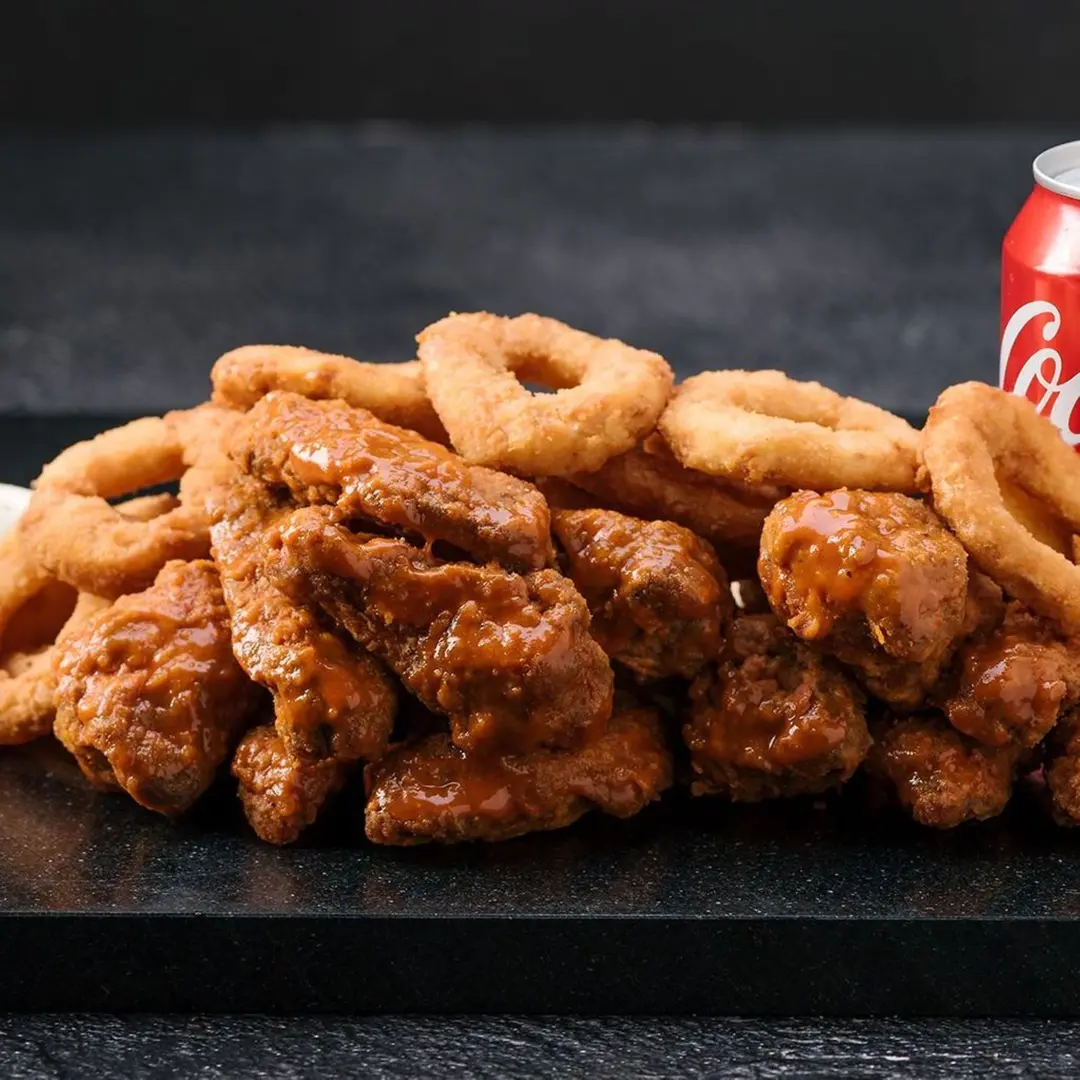 12 BONELESS WING COMBO