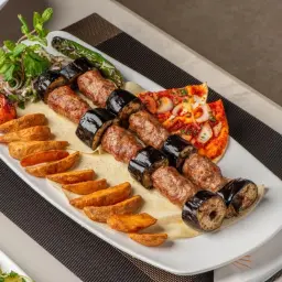 كباب لحم مع الباذنجان