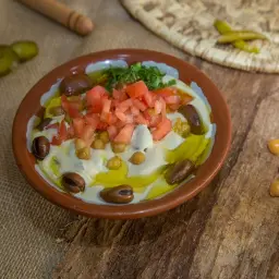 فول شامي بالطحينة