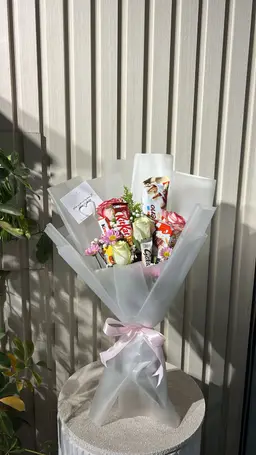 باقة ورد مع شوكلت